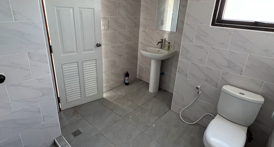 For rent 2 bedrooms condo in Phra Khanong, Bangkok