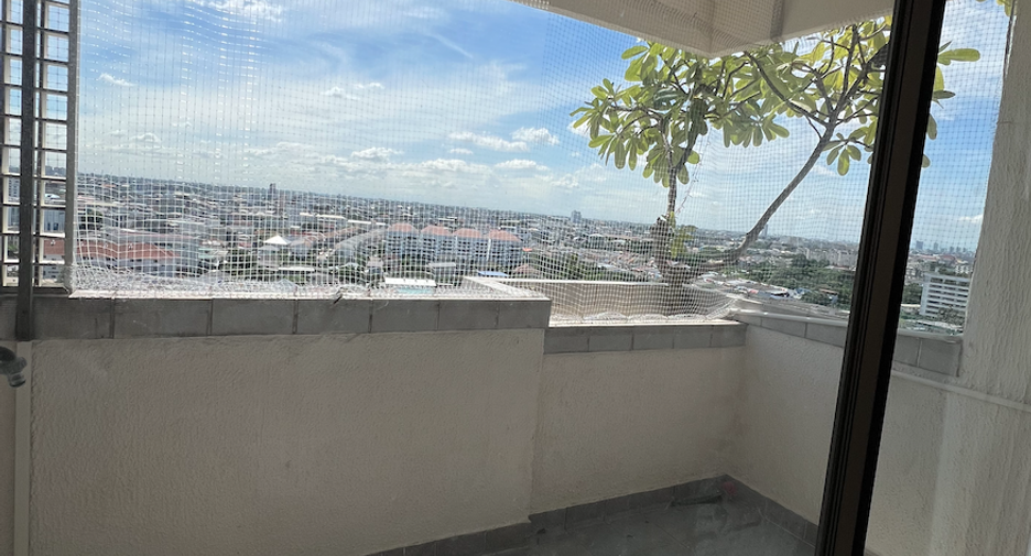 For rent 2 bedrooms condo in Phra Khanong, Bangkok