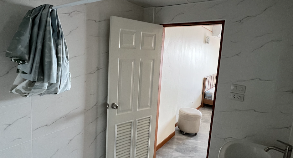 For rent 2 bedrooms condo in Phra Khanong, Bangkok