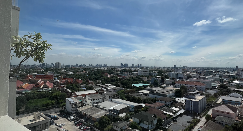 For rent 2 bedrooms condo in Phra Khanong, Bangkok
