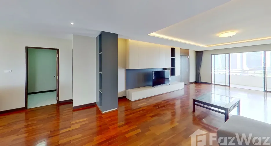 For rent 3 bedrooms condo in Khlong Toei, Bangkok