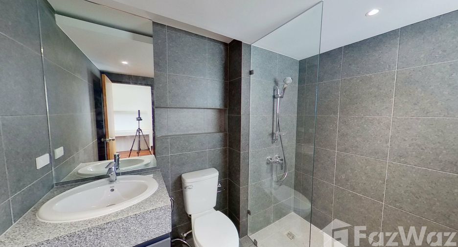 For rent 3 bedrooms condo in Khlong Toei, Bangkok
