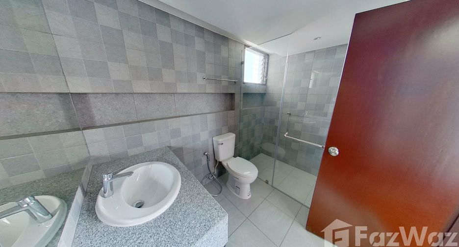 For rent 3 bedrooms condo in Khlong Toei, Bangkok