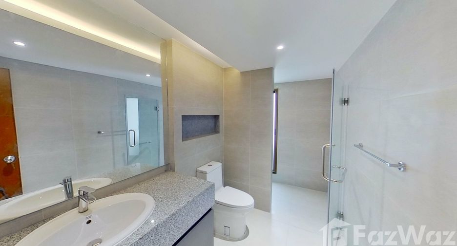 For rent 3 bedrooms condo in Khlong Toei, Bangkok