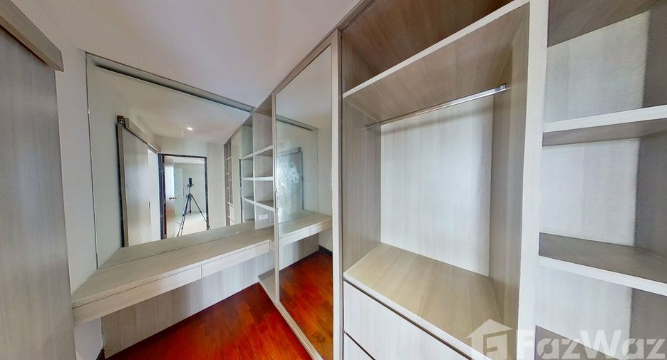 For rent 3 bedrooms condo in Khlong Toei, Bangkok