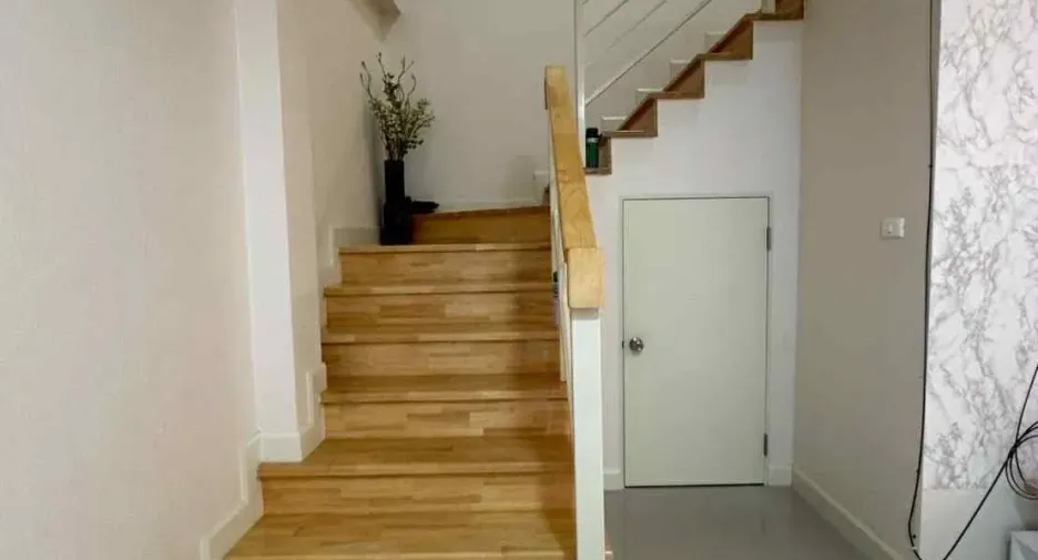 For rent 3 bedrooms townhouse in Don Mueang, Bangkok