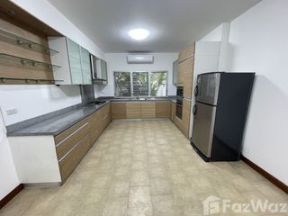 For rent 3 bedrooms house in Huai Khwang, Bangkok