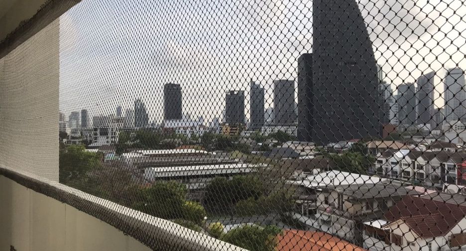 For rent 2 bedrooms condo in Khlong Toei, Bangkok