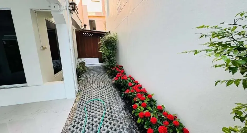 For rent 5 bedrooms house in Watthana, Bangkok