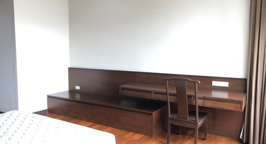 For rent 3 bedrooms apartment in Watthana, Bangkok