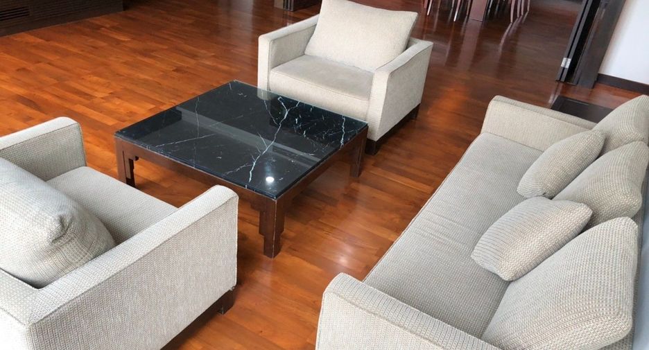 For rent 3 bedrooms apartment in Watthana, Bangkok