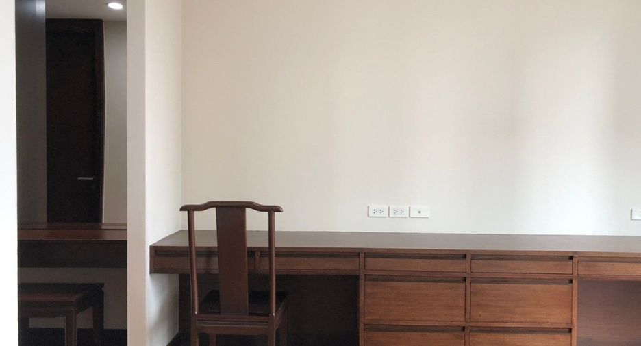 For rent 3 bedrooms apartment in Watthana, Bangkok
