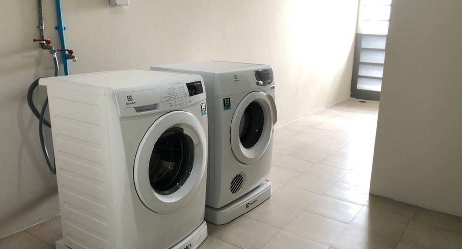 For rent 3 bedrooms apartment in Watthana, Bangkok