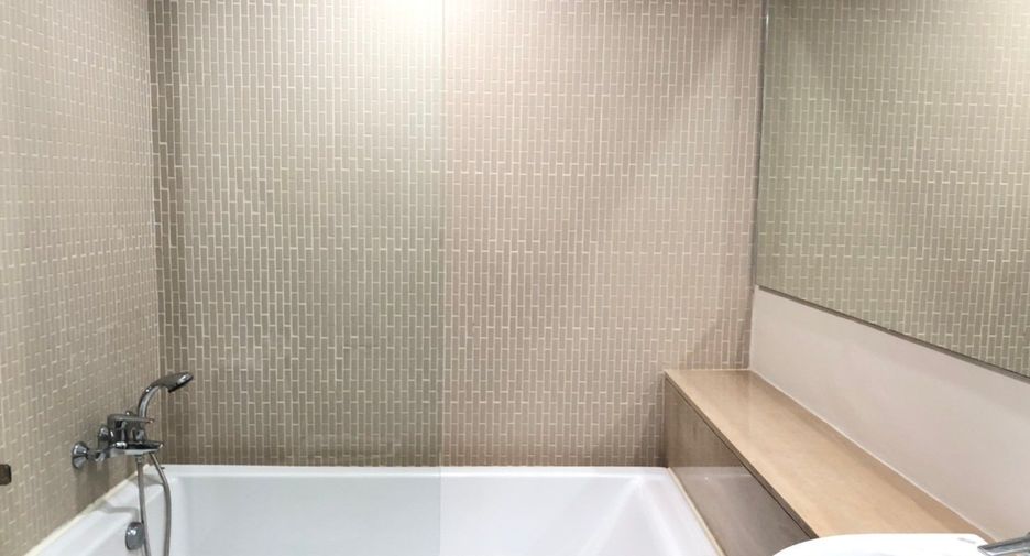 For rent 3 bedrooms apartment in Watthana, Bangkok