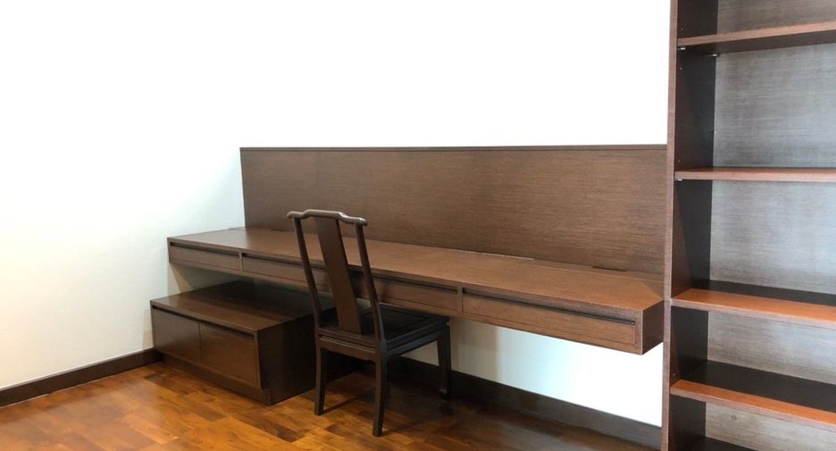 For rent 3 bedrooms apartment in Watthana, Bangkok