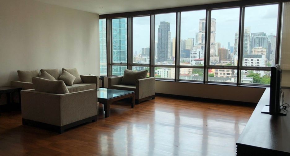 For rent 3 bedrooms apartment in Watthana, Bangkok