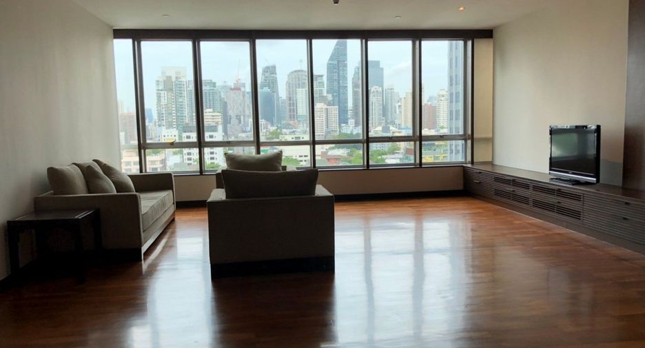 For rent 3 bedrooms apartment in Watthana, Bangkok