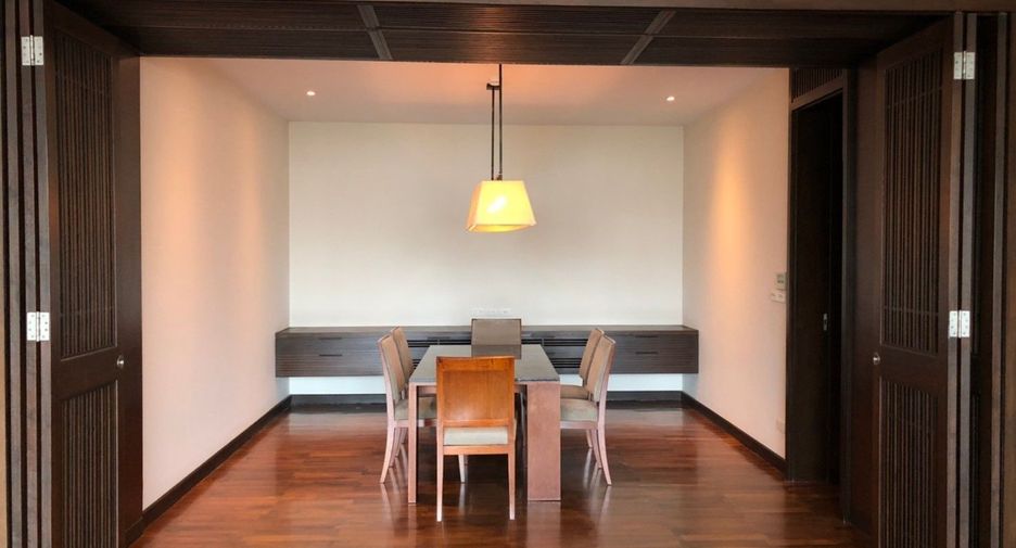 For rent 3 bedrooms apartment in Watthana, Bangkok
