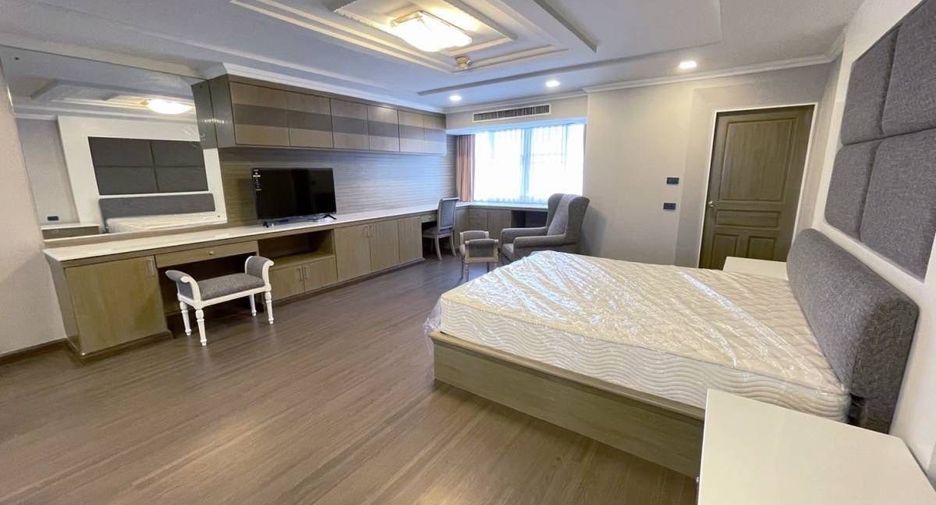 À louer 4 chambres condo à Watthana, Bangkok