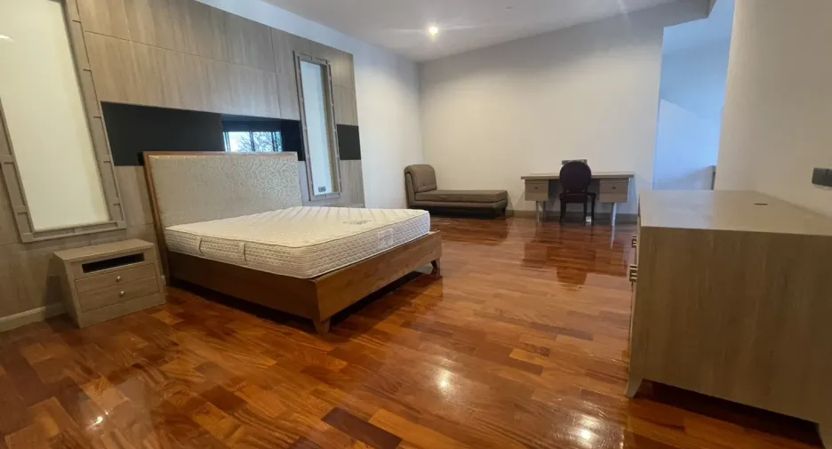 ให้เช่า 4 ห้องนอน คอนโด ใน คลองเตย, กรุงเทพฯ