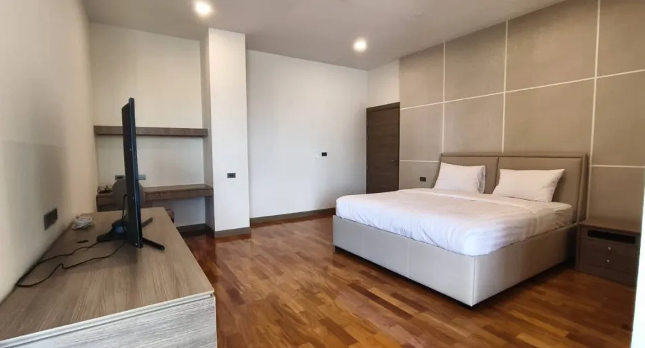 ให้เช่า 4 ห้องนอน คอนโด ใน คลองเตย, กรุงเทพฯ