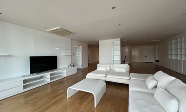 For rent 4 bedrooms condo in Watthana, Bangkok