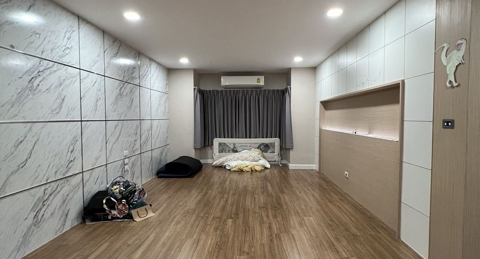 Reihenhaus zur Miete mit 10 Zimmer in Bang Phlat, Bangkok