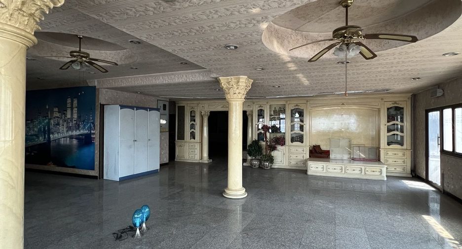 For rent 10 bedrooms townhouse in Bang Phlat, Bangkok
