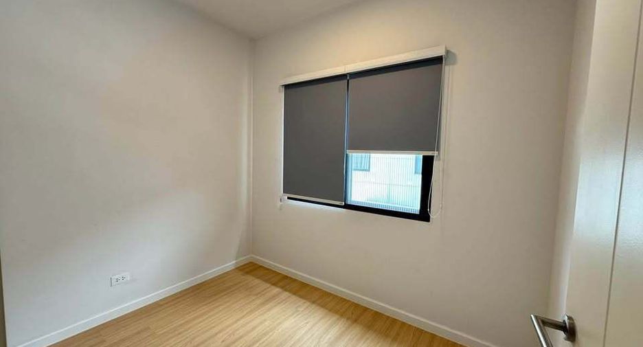 For rent 3 bedrooms townhouse in Prawet, Bangkok