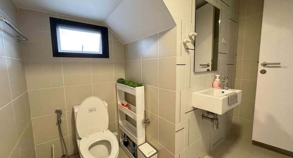 For rent 3 bedrooms townhouse in Prawet, Bangkok