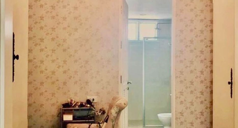 For rent 4 bedrooms townhouse in Watthana, Bangkok