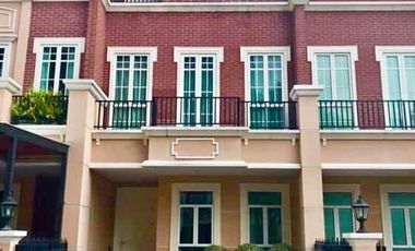 For rent 4 bedrooms townhouse in Watthana, Bangkok