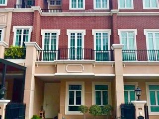 Reihenhaus zur Miete mit 4 Zimmer in Watthana, Bangkok