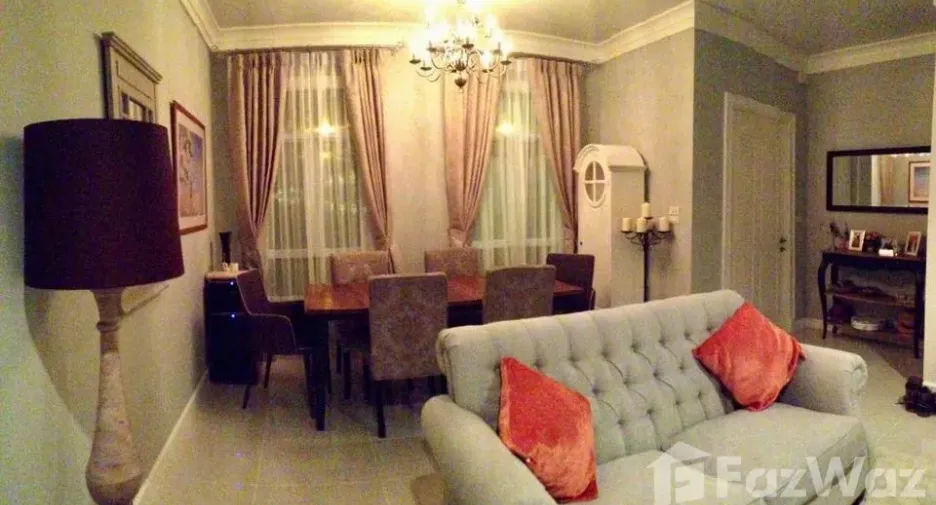 For rent 4 bedrooms townhouse in Watthana, Bangkok