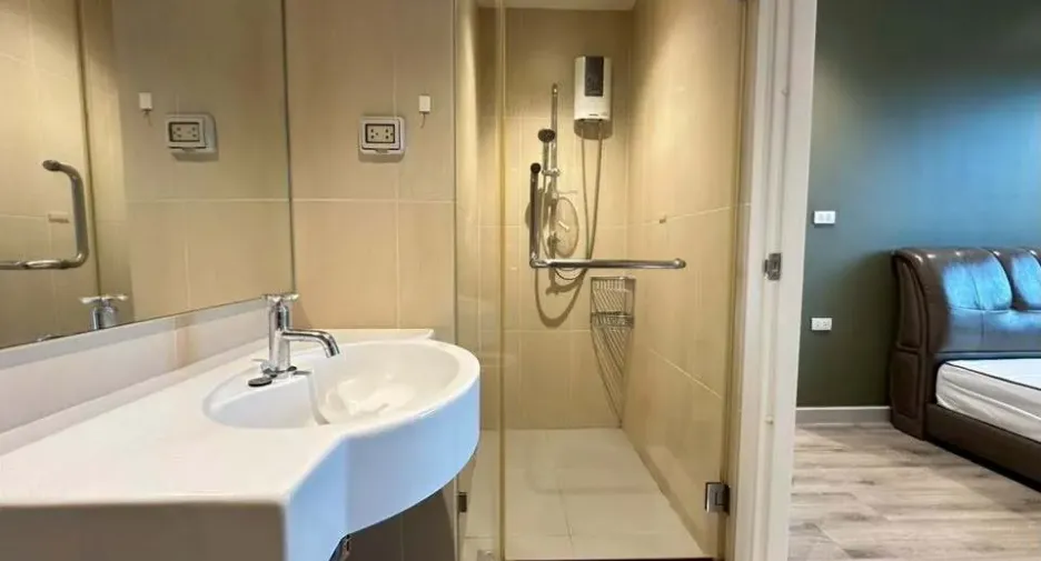 For rent 2 bedrooms condo in Sathon, Bangkok