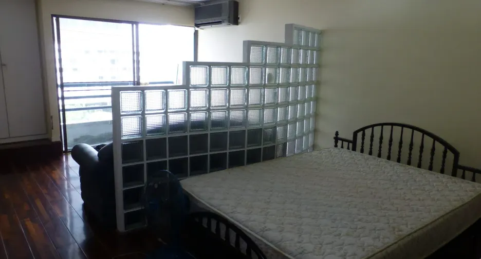 For rent studio condo in Phaya Thai, Bangkok