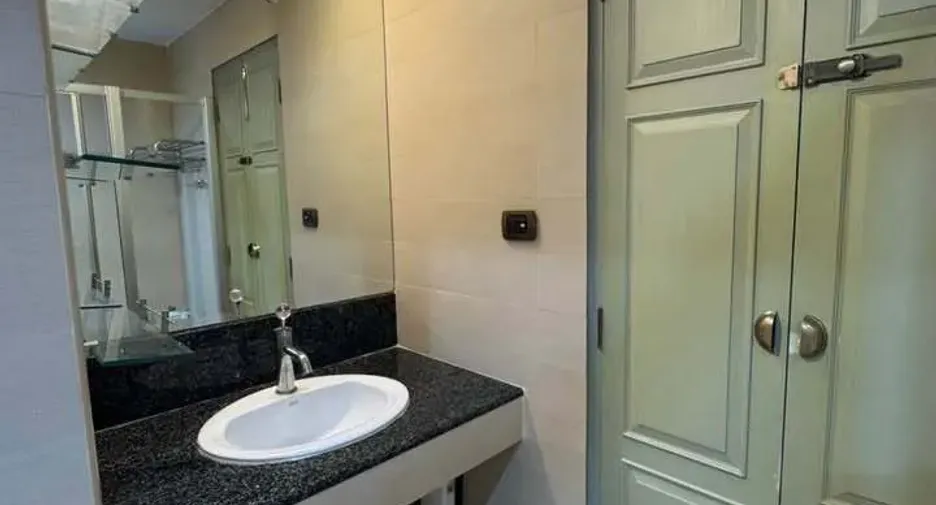 For rent 1 bed condo in Pathum Wan, Bangkok