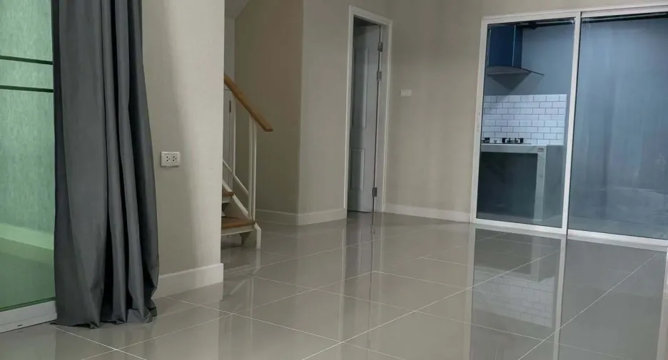 For rent 3 bedrooms townhouse in Bang Phli, Samut Prakan