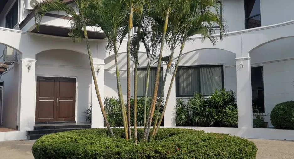 For rent 5 bedrooms house in Suan Luang, Bangkok