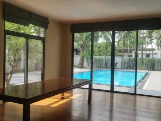 Haus zur Miete mit 5 Zimmer in Suan Luang, Bangkok