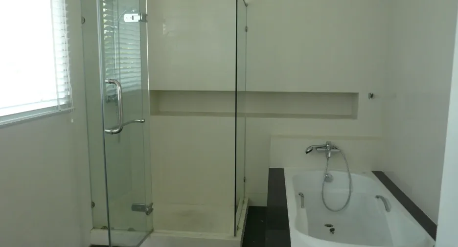 For rent 5 bedrooms house in Suan Luang, Bangkok