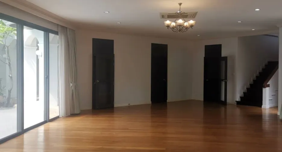For rent 5 bedrooms house in Suan Luang, Bangkok