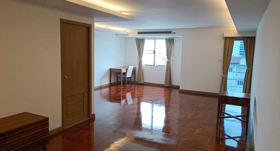 For rent 5 bedrooms condo in Yan Nawa, Bangkok