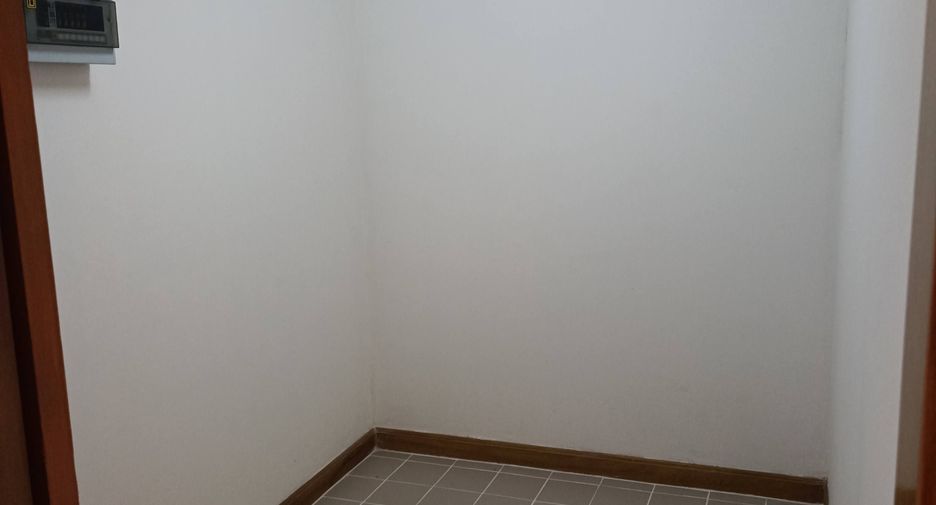 For rent 5 bedrooms condo in Yan Nawa, Bangkok