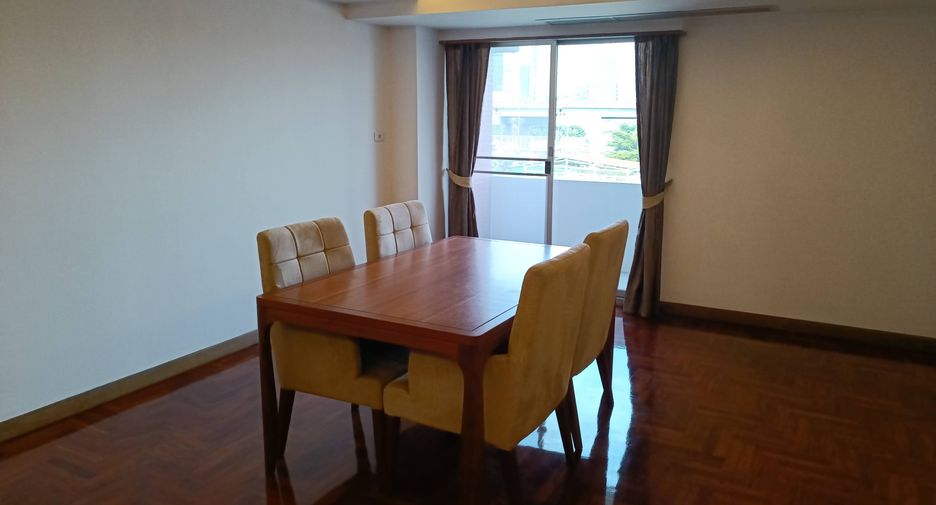 For rent 5 bedrooms condo in Yan Nawa, Bangkok
