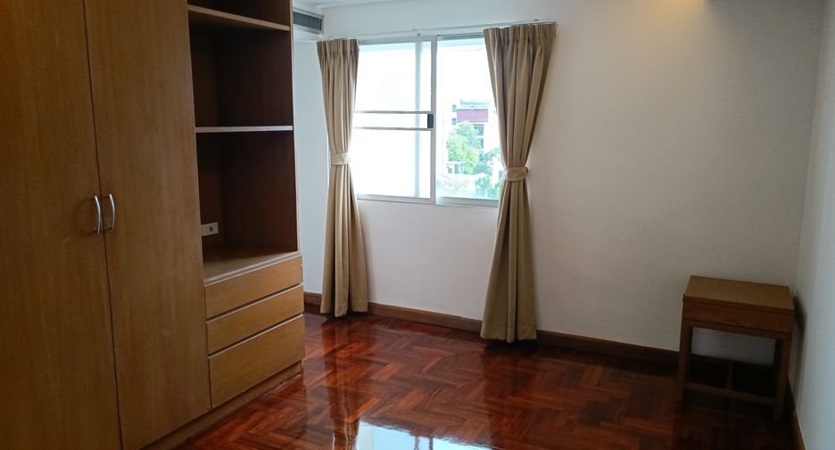 For rent 5 bedrooms condo in Yan Nawa, Bangkok