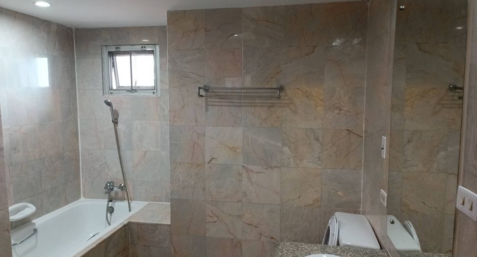 For rent 5 bedrooms condo in Yan Nawa, Bangkok
