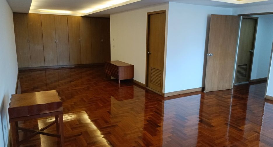For rent 5 bedrooms condo in Yan Nawa, Bangkok
