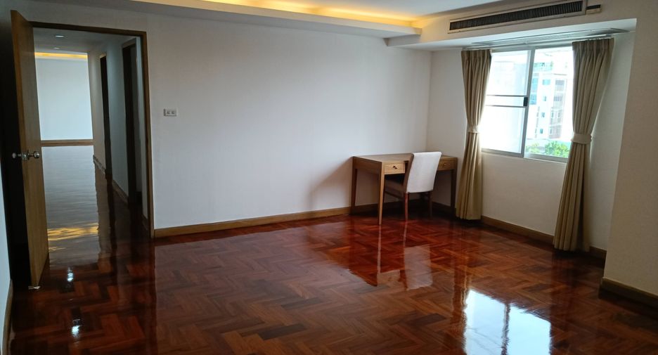 For rent 5 bedrooms condo in Yan Nawa, Bangkok
