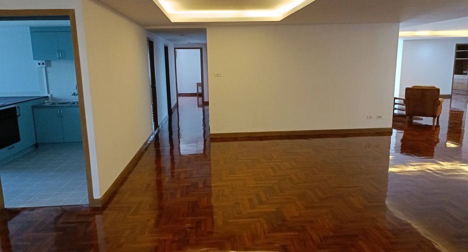 For rent 5 bedrooms condo in Yan Nawa, Bangkok